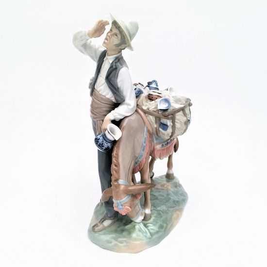 Picture of Lladro #4859 Typical Peddler