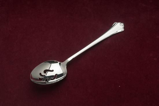 Picture of Pierced Tableserv.spn